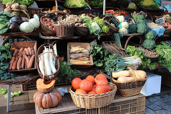 Eating Healthy on a Budget Tip 7 - Eat With the Seasons and Buy Local